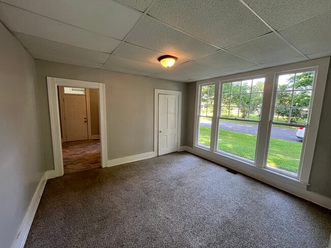 Building Photo - 903 College Dr