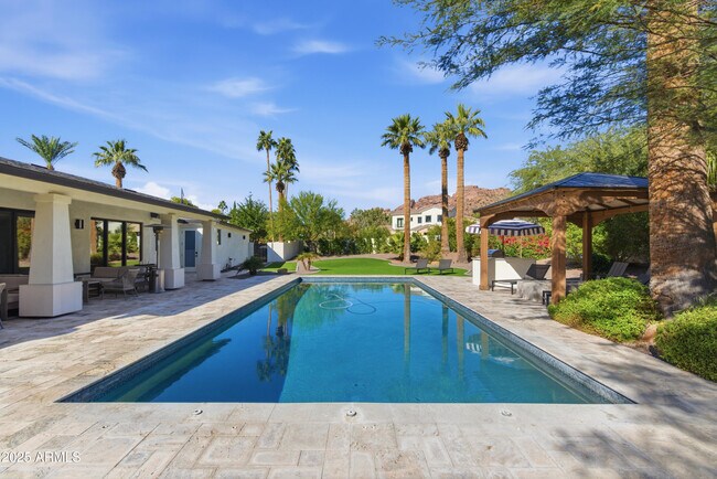 Foto del edificio - 4601 N Royal View Dr