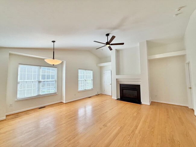 Building Photo - Charming 2BD, 2BA Durham Home with a Bonus Room/Office & Fenced Yard in a Prime Location