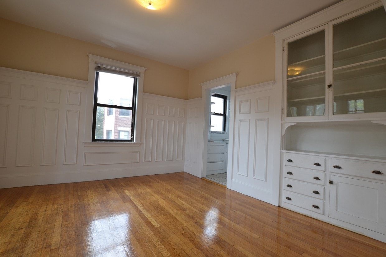 Primary Photo - 225 Chestnut Hill Ave