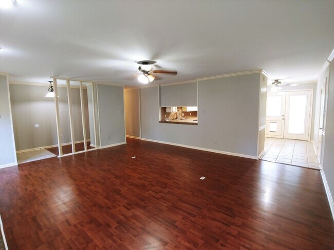 Foto del edificio - 5 Hickory Ln