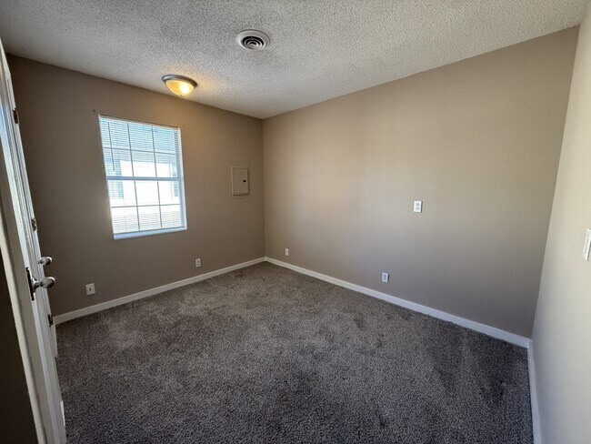 Building Photo - 453 Jackson St