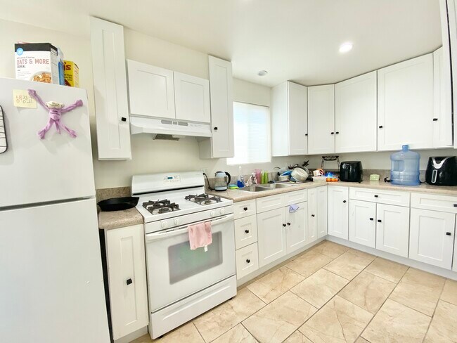 Building Photo - 4817 S Gramercy Plz