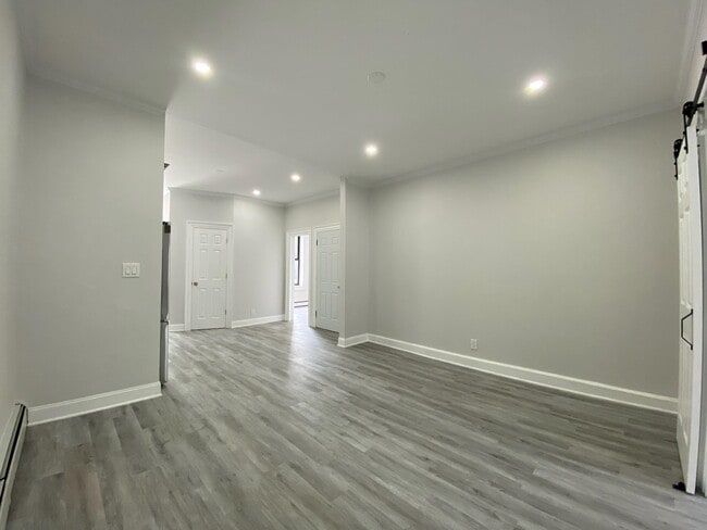 Building Photo - 338 2nd St