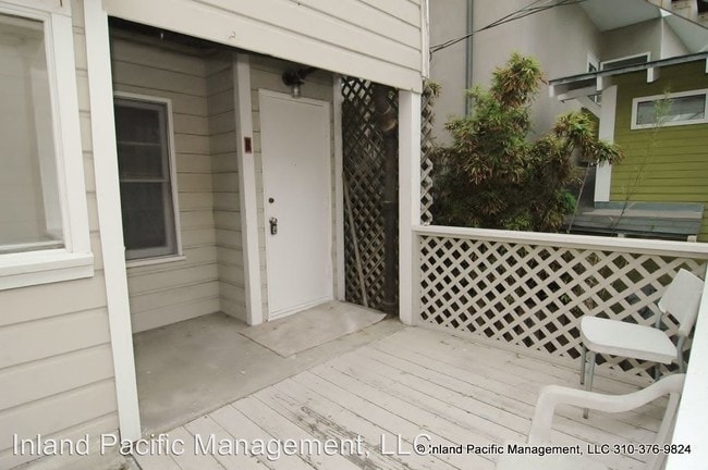 Building Photo - 221 33rd St