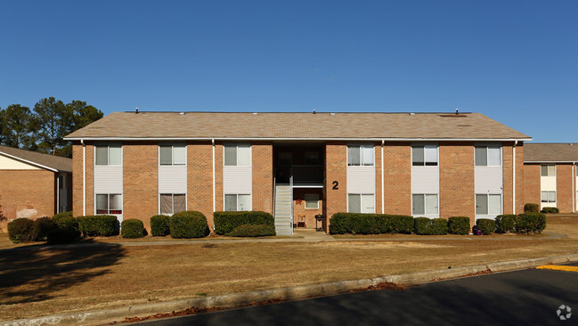 Building Photo - Pine Tree