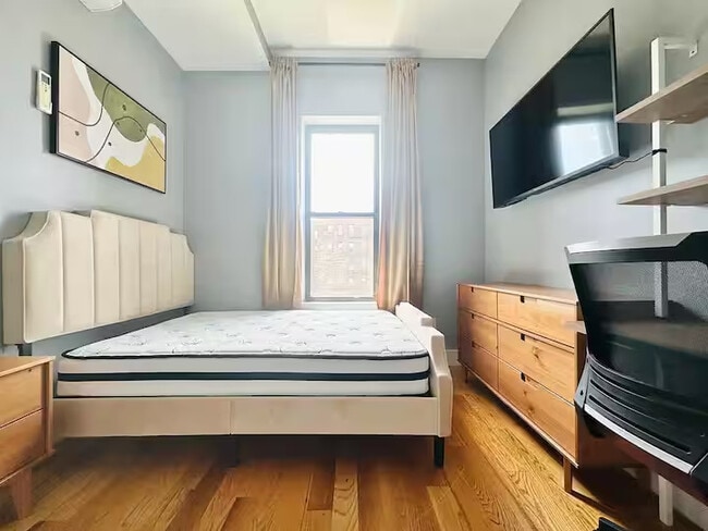 Foto del edificio - Furnished room/NOT APARTMENT