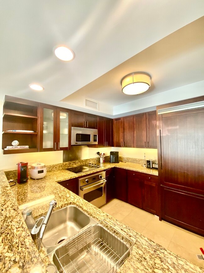 Building Photo - 1551 Ala Wai Blvd