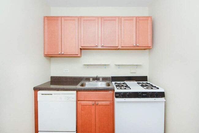 Building Photo - 1347 Dearborn
