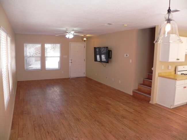 Building Photo - Gated Community In The NE Heights!