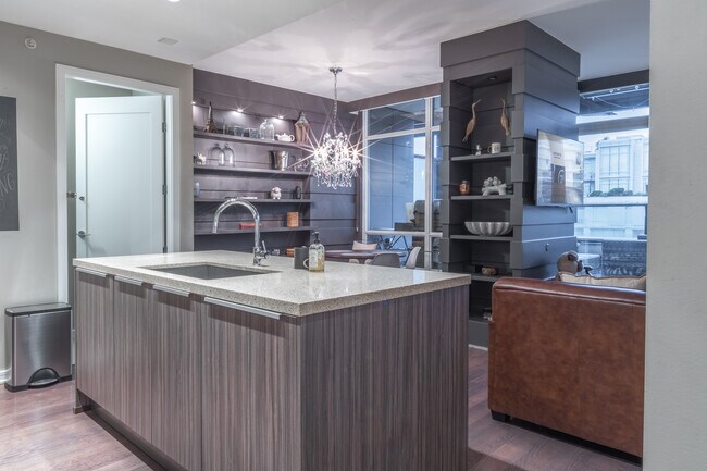 Building Photo - 703-1625 Manitoba St