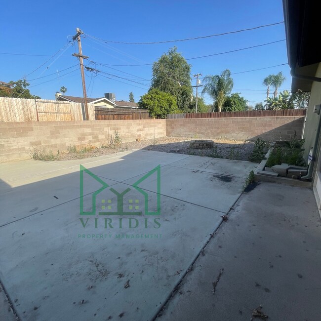 Building Photo - 3719 Redlands Dr