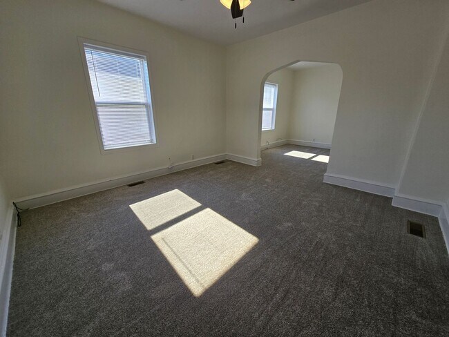 Building Photo - Cute 3 Bedroom Home!