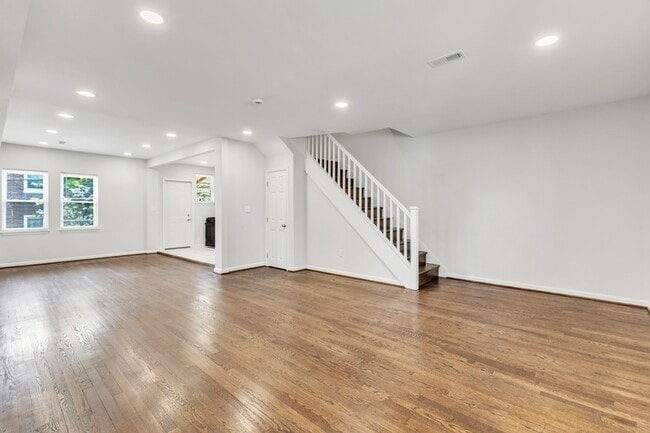 Foto del edificio - 731 Mt Holly St