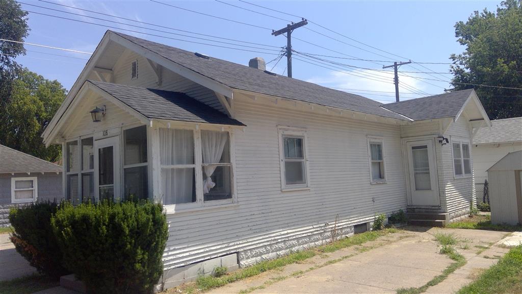 Primary Photo - 108 W J St