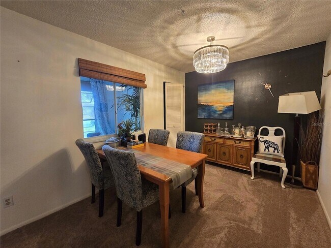 Foto del edificio - 608 Midway Dr