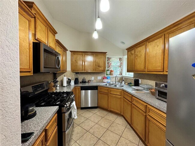 Building Photo - 24311 Silver Maple Dr