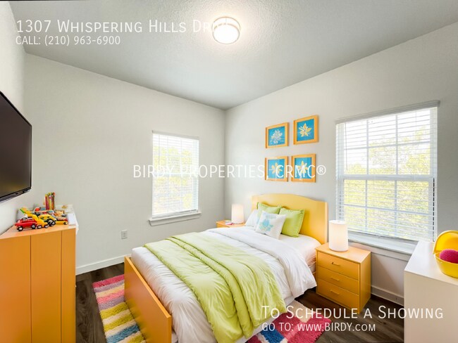 Foto del edificio - 1307 Whispering Hills Dr