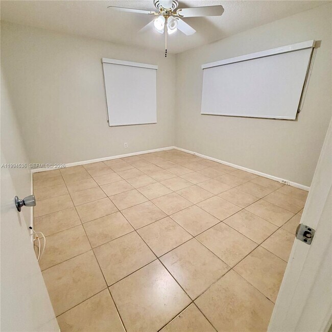 Foto del edificio - 13300 SW 1st St