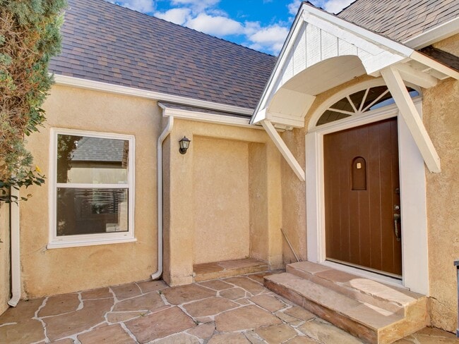 Building Photo - 203 S Stanley Dr