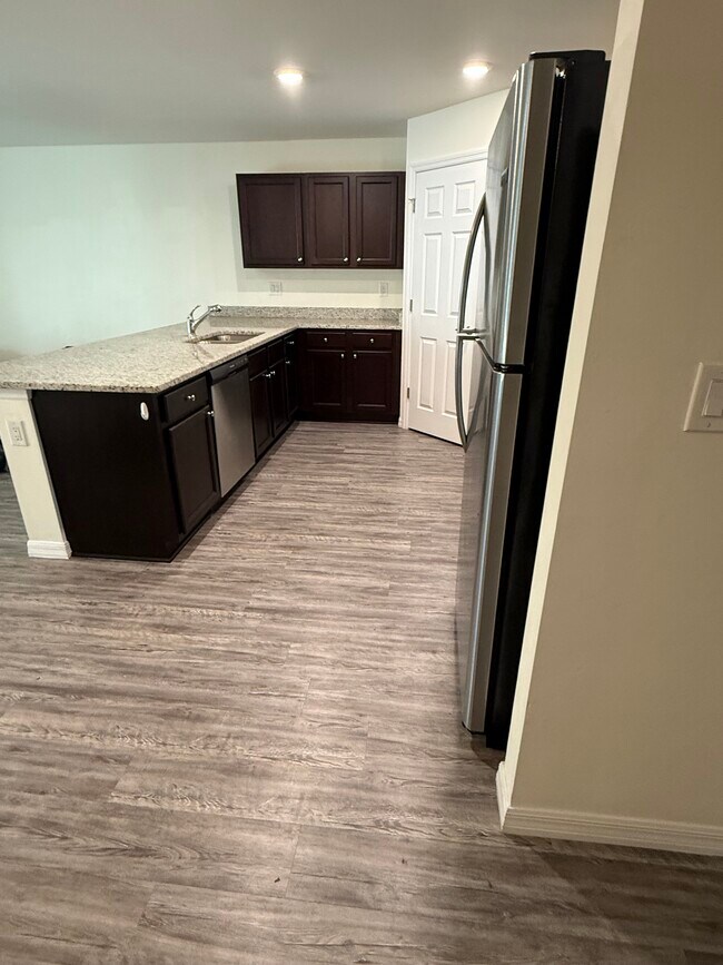 Building Photo - 1256 Saxony Cir