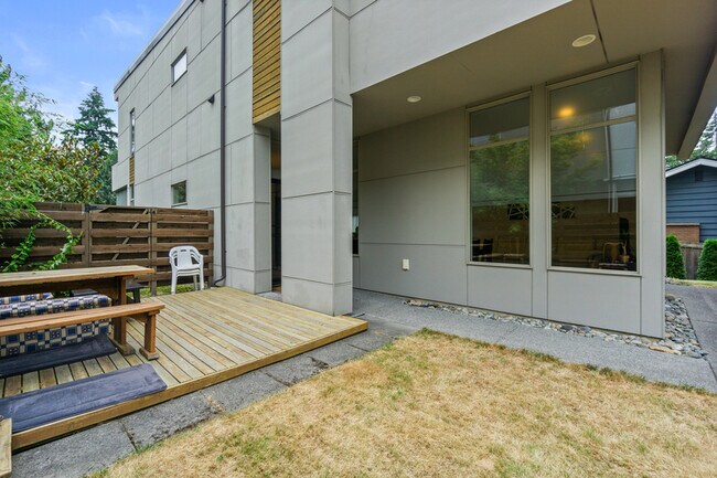 Foto del edificio - 2325 N 122nd St