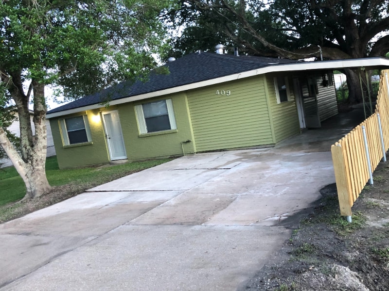 Foto principal - 409 Fieldcrest Dr