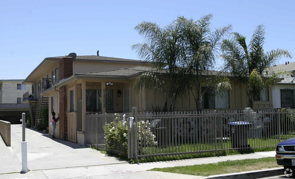 Building Photo - 4048 W 139th St