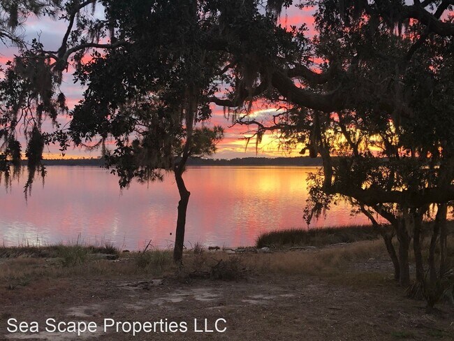 Foto del edificio - 3 br, 2.5 bath House - 7836 River Rd.