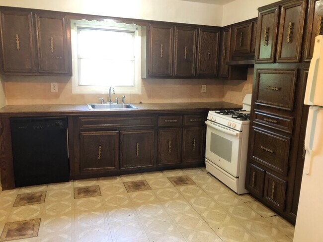 Building Photo - 68 Draper Plz