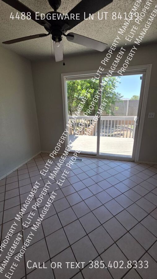 Foto del edificio - 4488 Edgeware Ln