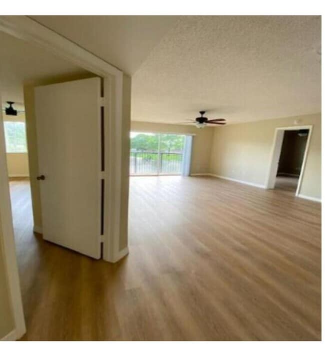 Foto del edificio - 600 Crestwood Ct N