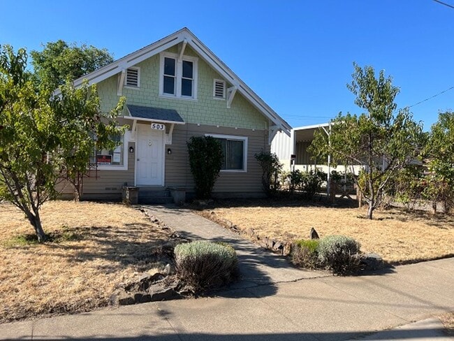 Building Photo - Recently updated Cottage with Charm