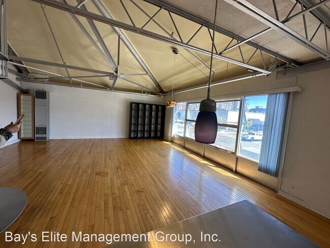 Foto del edificio - 1 br, 1.5 bath House - 6005 Christie Ave
