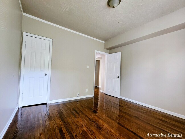 Foto del edificio - 2648 E 78th St
