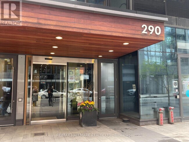 Building Photo - 290 Adelaide St W