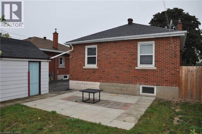 Building Photo - 394 Talbot St