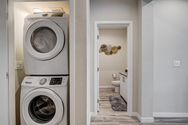 Building Photo - Resort-style living in a fully furnished, sleek & modern 2-bdrm unit in Summerlin.