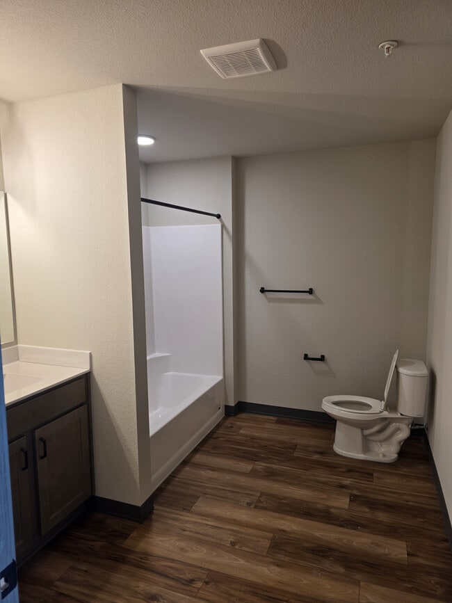 Building Photo - Woods Hollow