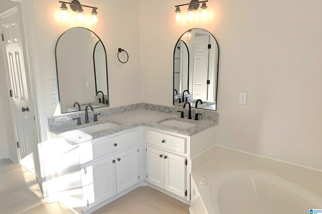 Foto del edificio - 121 Kentwood Way