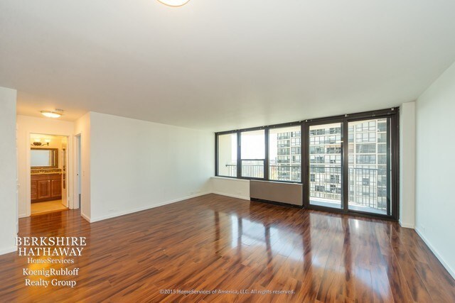 Building Photo - 1560 N Sandburg Ter