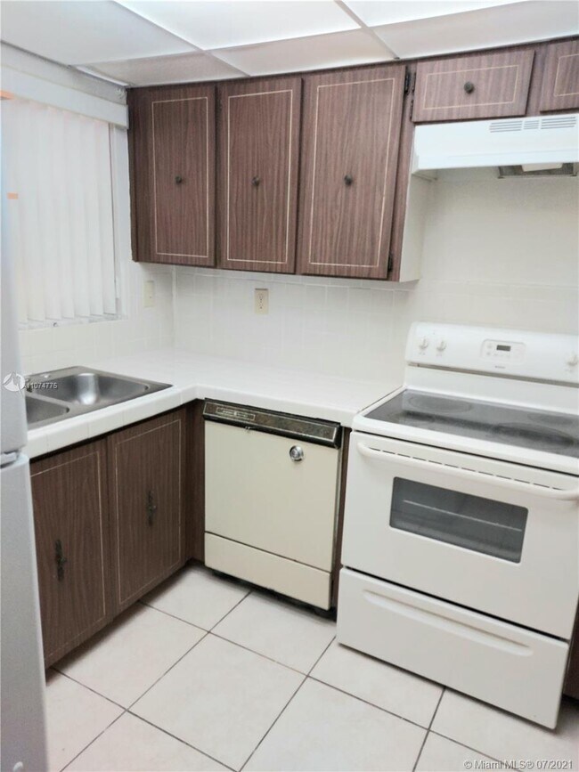 Building Photo - 850 NW 87th Ave