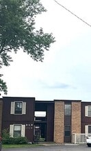 Building Photo - 2525 W Monroe St