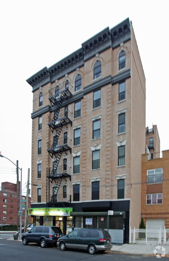 Building Photo - 799 E 150th St