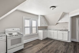 Building Photo - 1316 S 13th St