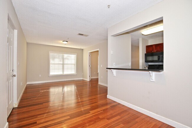 Building Photo - Luxurious 4/3 Stunning Pool Home with a Go...