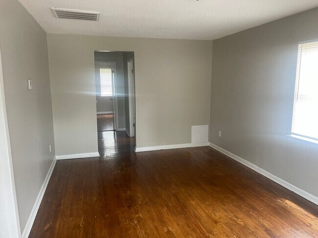Foto del edificio - Move-in Special! 1/2 off first month's rent!