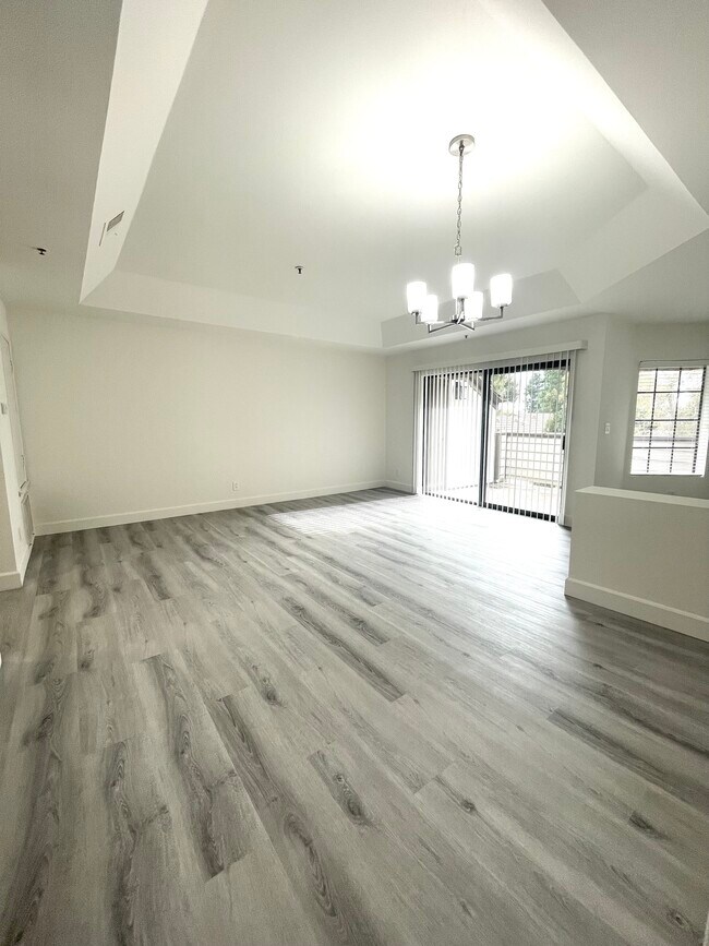 Building Photo - 2571 Plaza del Amo