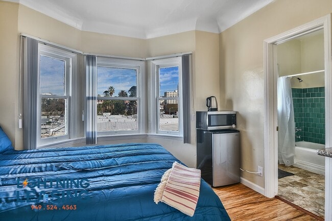 Building Photo - 727 S Alvarado St