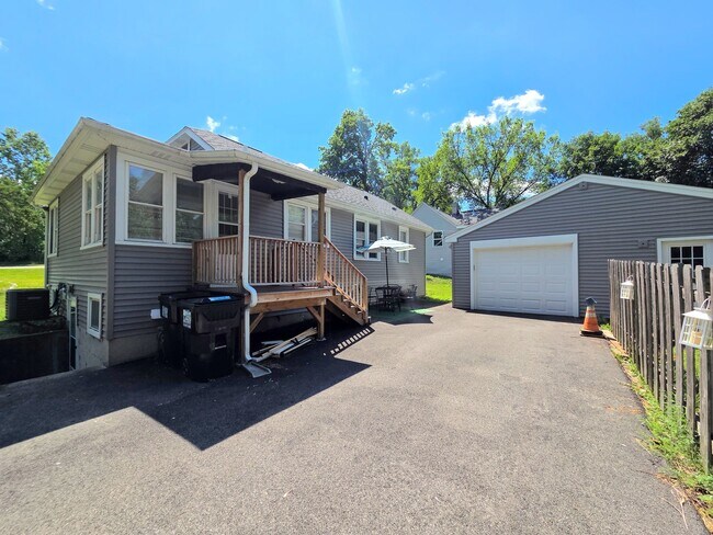 Foto del edificio - 3823 E Wonder Lake Rd